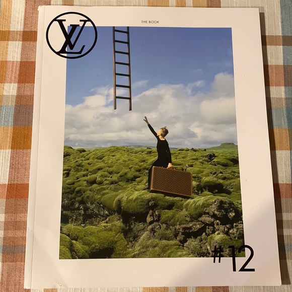 π₯SALEπ₯ Louis Vuitton Book/Magazine π₯SALEπ₯ - Picture 1 of 8